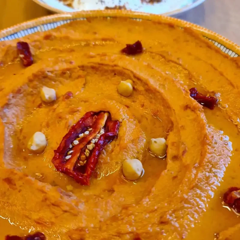 hummus zongedroogde tomaat